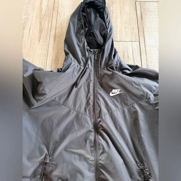Nike Black Hooded Windbreaker Jacket with White Logo - Picture 5 of 7